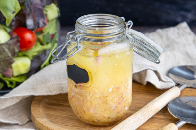 Einfache Vinaigrette für Salat