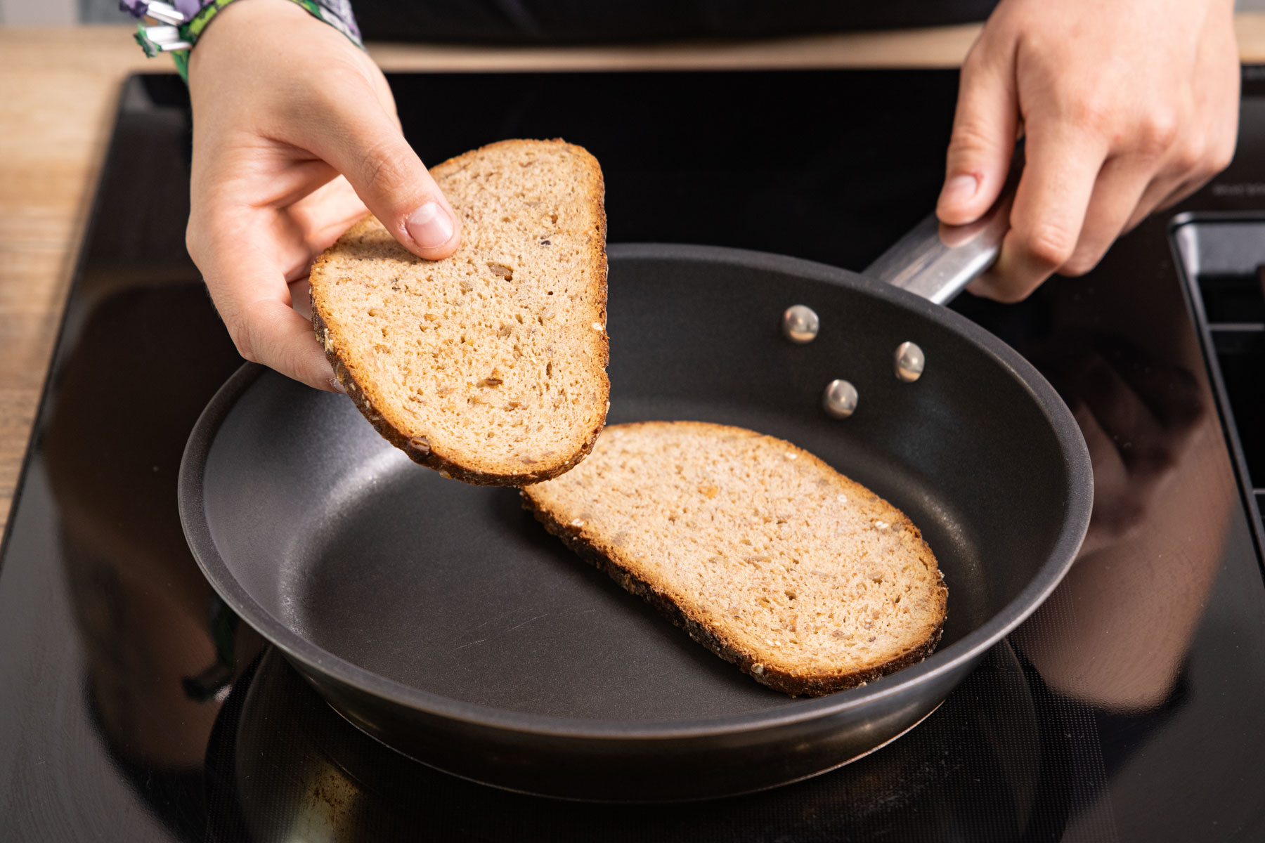 Brot in der Pfanne aufbacken