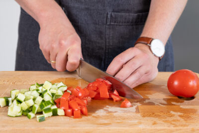 Tomate würfeln