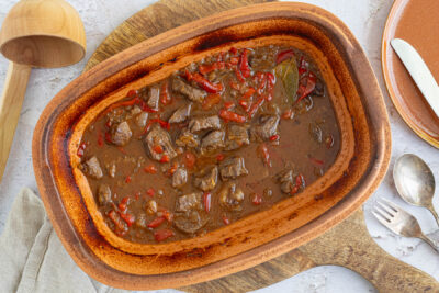 Gulasch im Römertopf