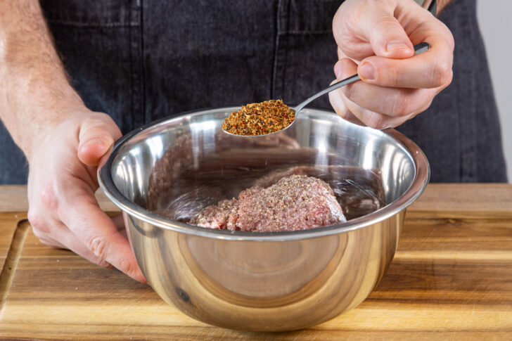 Hackfleisch würzen