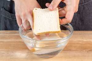 Toast einweichen