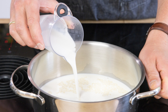 Milch dazugeben