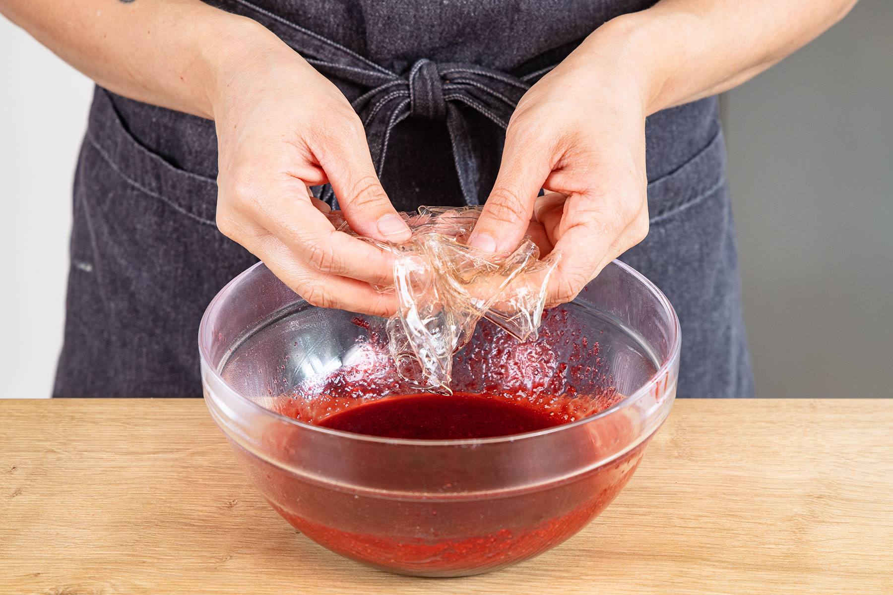 Gelatine zu Himbeermasse geben