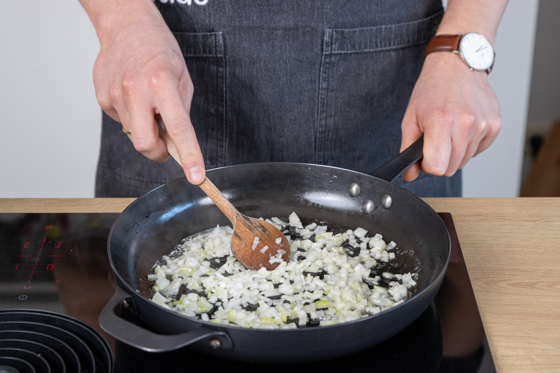 Zwiebel anbraten