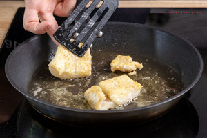 Kabeljau in der Pfanne braten