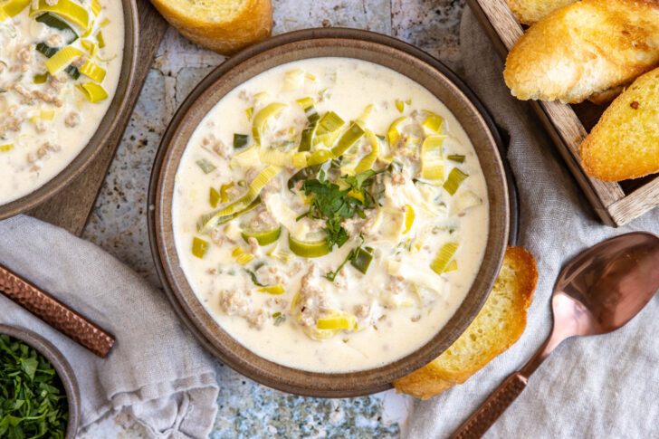 Käse-Lauch-Suppe mit Hackfleisch