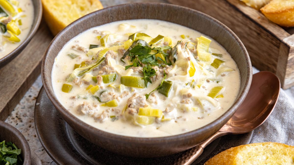 Käse-Lauch-Suppe mit Hackfleisch