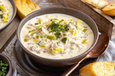 Käse-Lauch-Suppe mit Hackfleisch