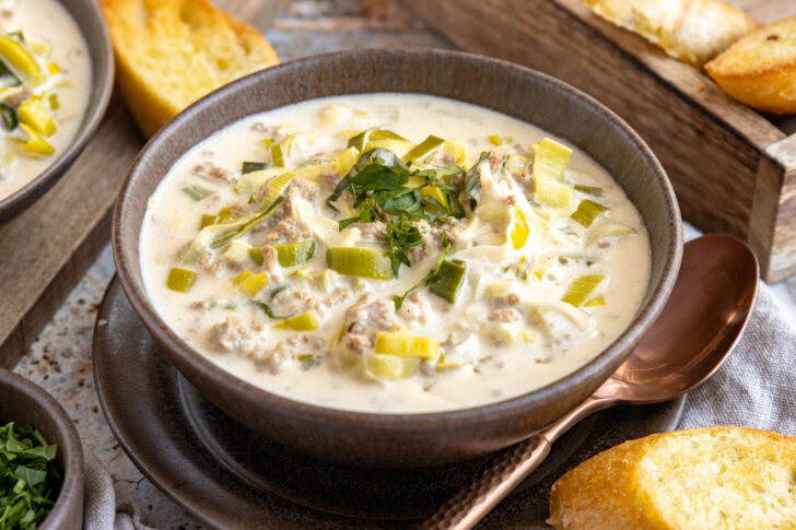 Käse-Lauch-Suppe mit Hackfleisch