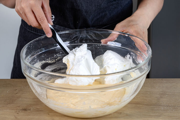 Eischnee unter Eimasse heben