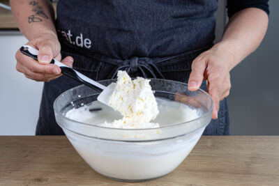 Sahne unter Creme heben
