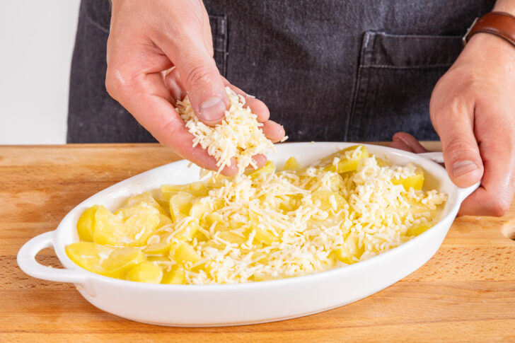 Käse darüber streuen