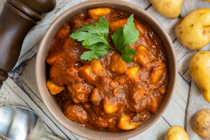 Kesselgulasch mit Kartoffeln