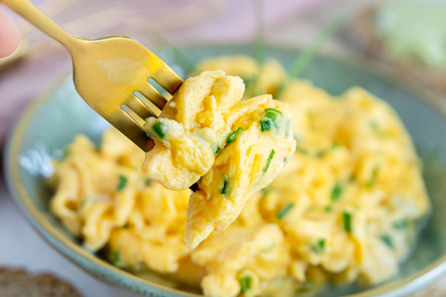 Perfektes Rührei: so gelingt es cremig &amp; locker