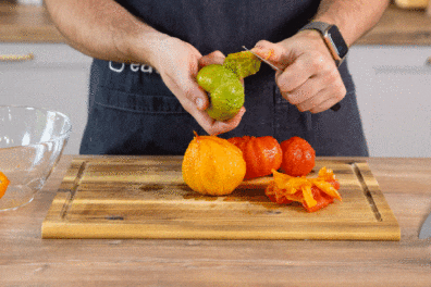 Tomate abschälen.