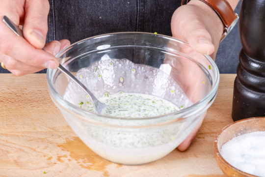 Salatdressing verrühren
