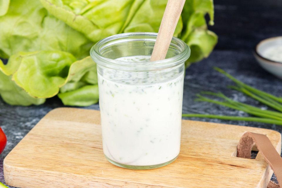 Feldsalat mit Dressing: Rezept für Salatsoße | Rezept