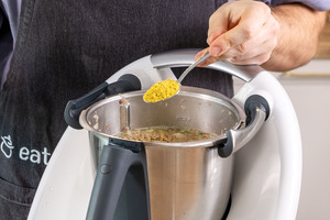 Linsensuppe aus dem Thermomix® würzen
