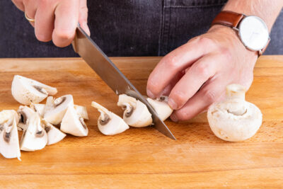 Champignons schneiden