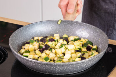 Zucchini & Aubergine anbraten