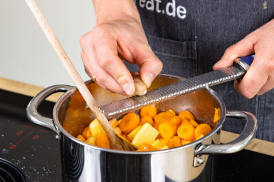 mit Muskatnuss würzen