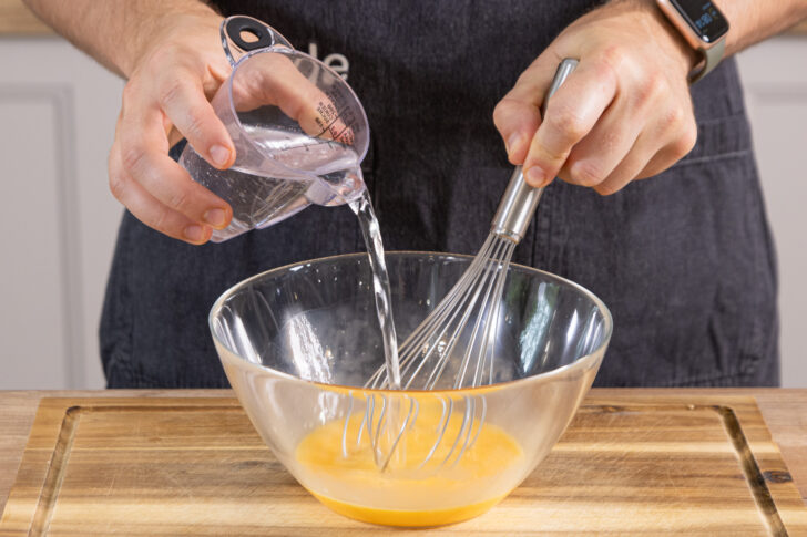 Mineralwasser dazugeben