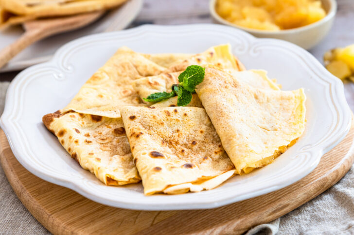 Omas Pfannkuchen mit Mineralwasser