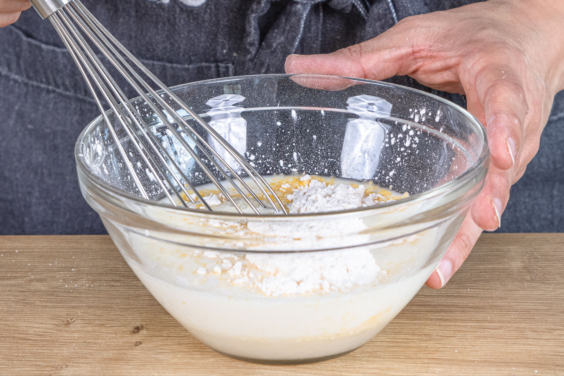 Puddingpulver mit Mehl anrühren