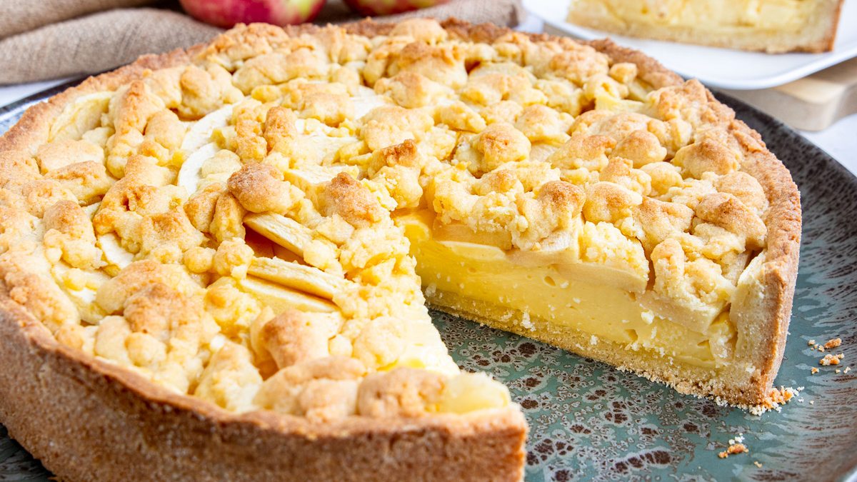 Omas saftiger Apfelkuchen mit Pudding