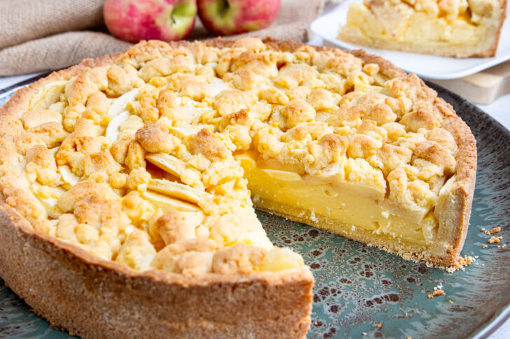 Omas saftiger Apfelkuchen mit Pudding