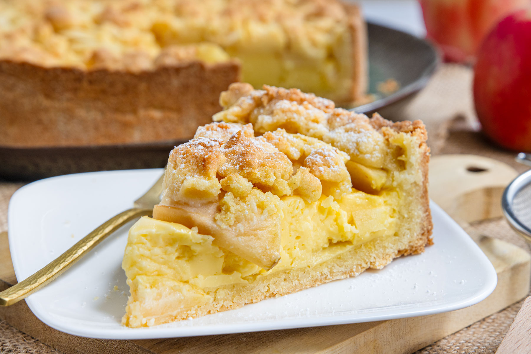 Omas saftiger Apfelkuchen mit Pudding