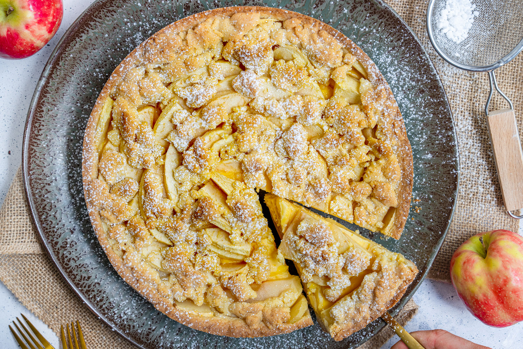 Omas saftiger Apfelkuchen mit Pudding