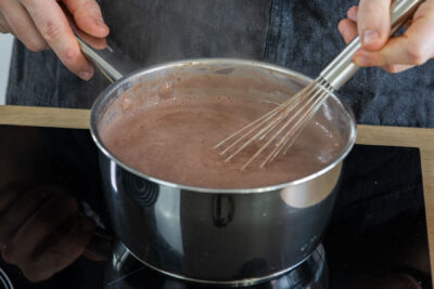 DDR-Puddingsuppe umrühren