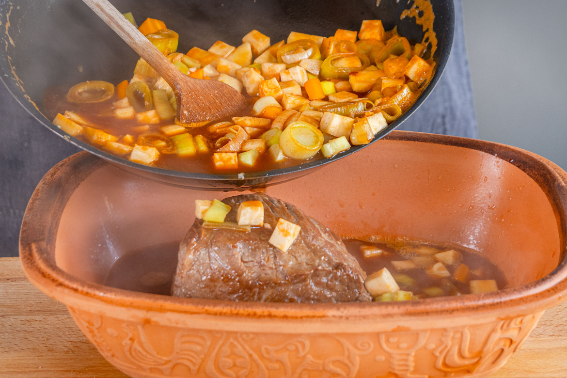 Rinderbraten im Römertopf