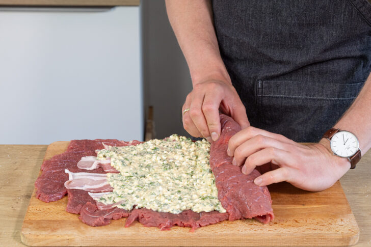 Rollbraten aufwickeln