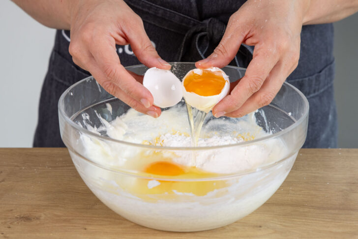 Eier zum Quark geben
