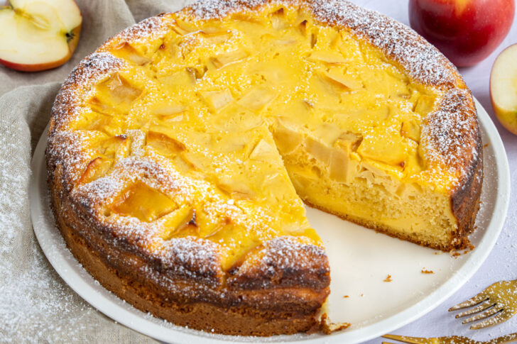 Schneller saftiger Apfelkuchen mit Quark