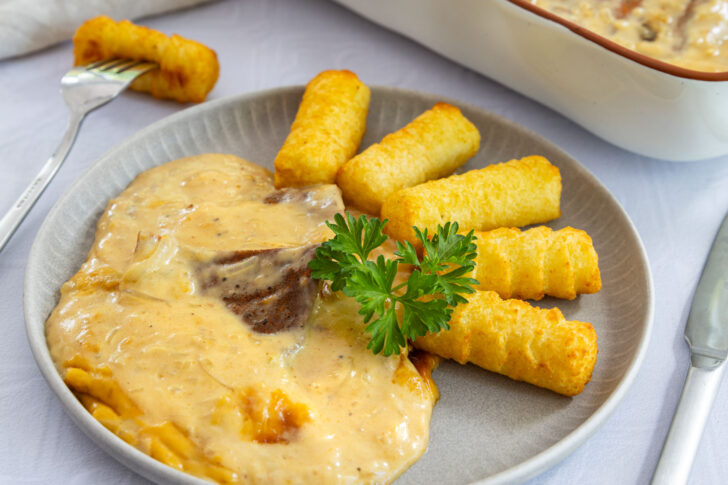 Schnitzelpfanne mit Zwiebelsuppe