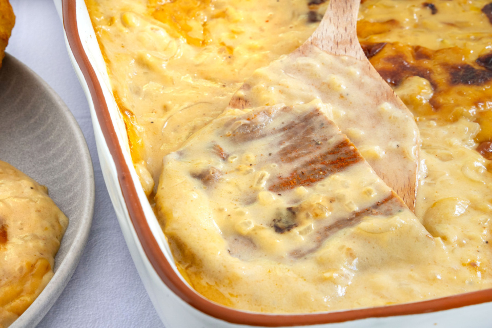 Schnitzelpfanne mit Zwiebelsuppe | Rezept - eat.de