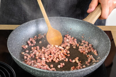 Schinkenwürfel anbraten