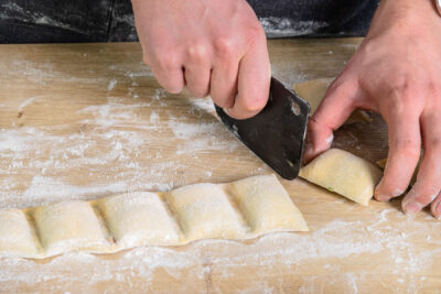 Maultaschen zerschneiden