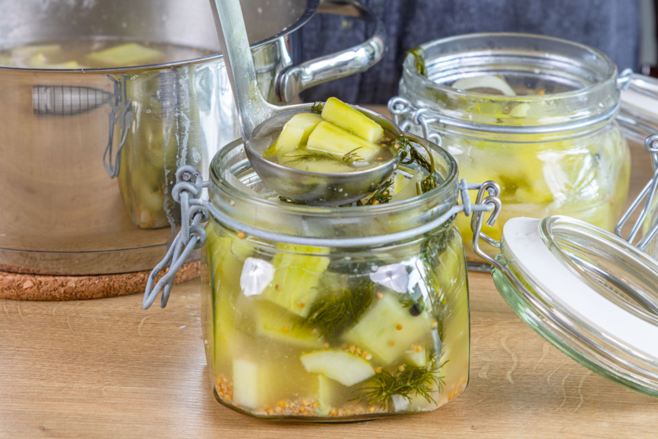 Senfgurken einkochen nach Omas Rezept | Rezept