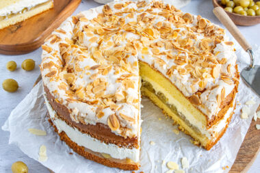 Stachelbeer-Baiser-Torte