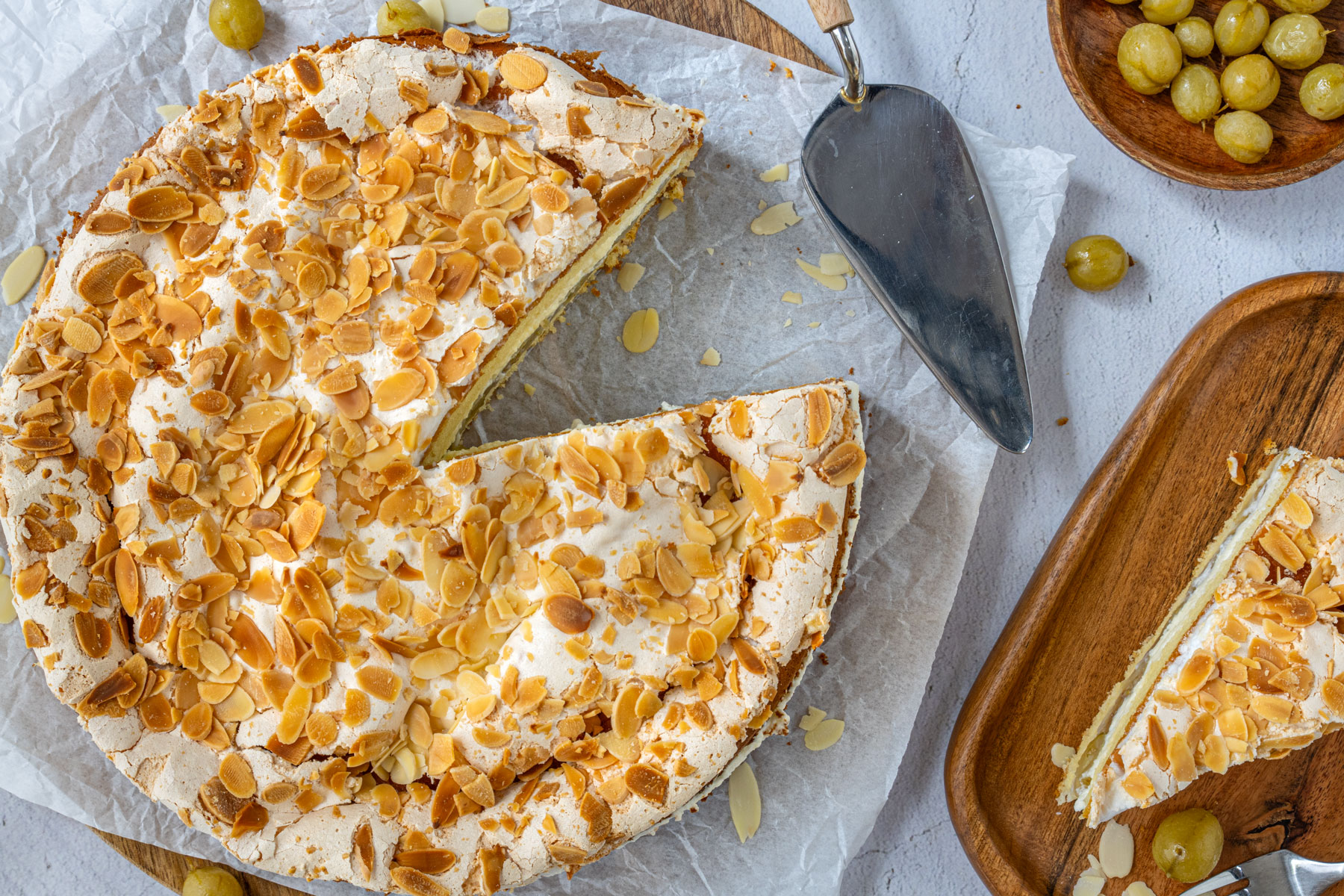 Stachelbeer-Baiser-Torte