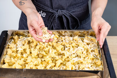 Mandelblättchen verteilen