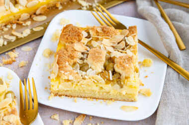 Stachelbeerkuchen mit Pudding
