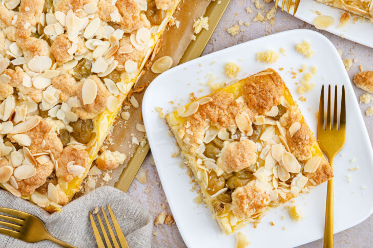 Stachelbeerkuchen mit Pudding