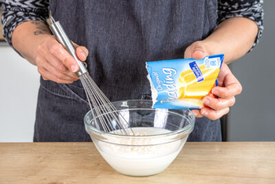 Puddingpulver einrühren