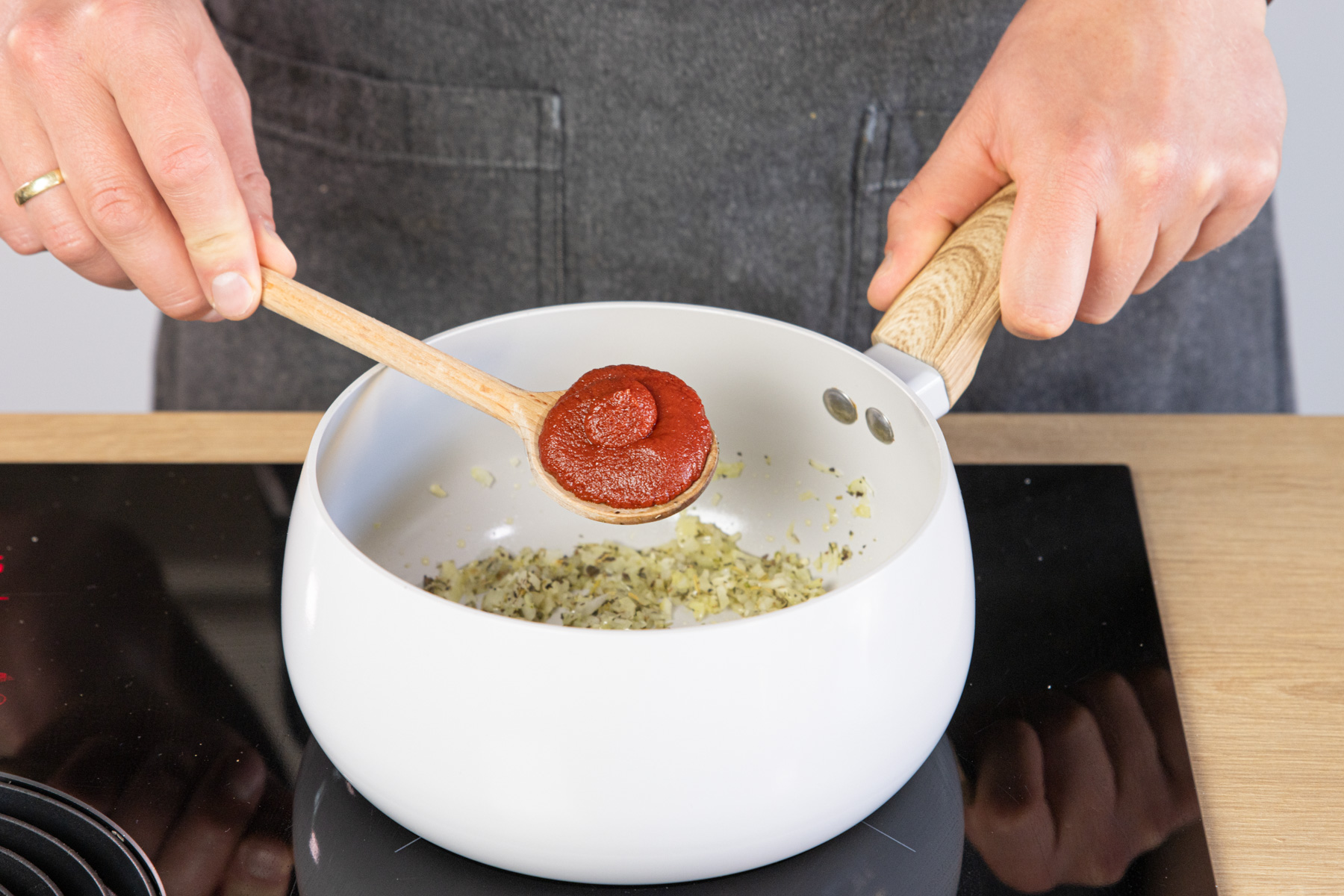 Tomatenmark dazugeben